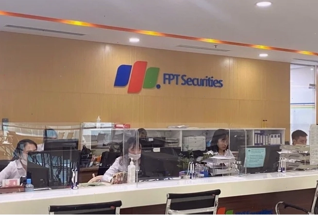 Biểu đồ giá cổ phiếu FPT thể hiện sự biến động