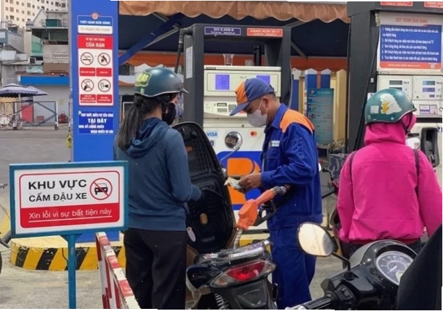 Biểu đồ giá xăng dầu thành phẩm tại Singapore qua các ngày