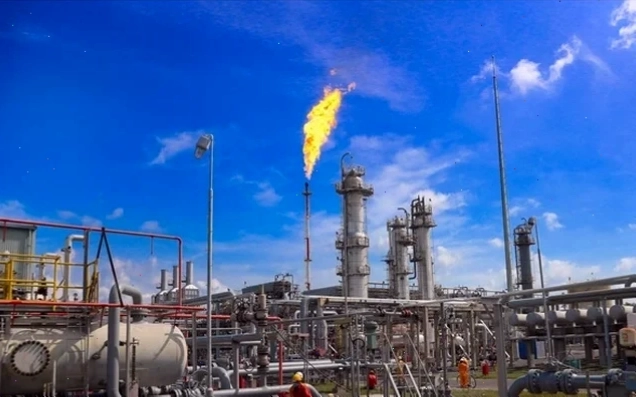 Đồ thị so sánh cổ phiếu GAS với VN-Index