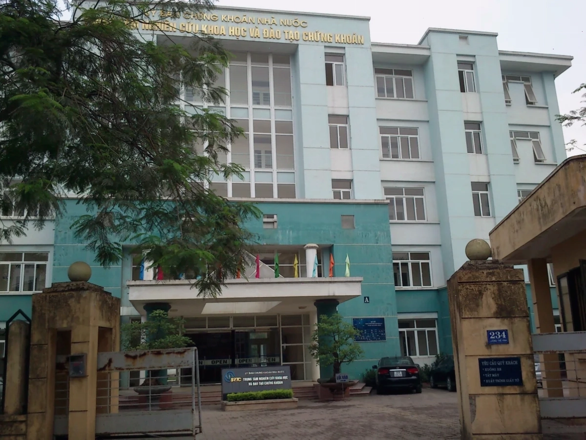 Không gian lớp học sôi nổi tại một trung tâm đào tạo chứng khoán ở TPHCM