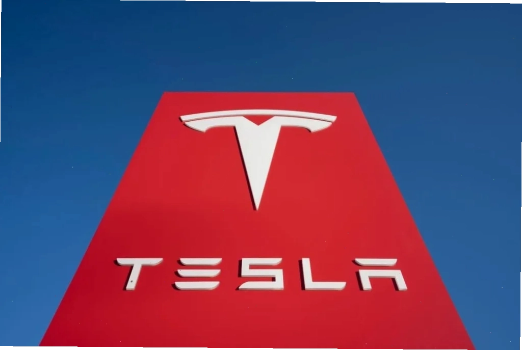 Nasdaq TSLA: Phân tích chuyên gia về Tesla Roadster