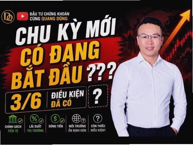 Nhà đầu tư theo dõi bảng điện tử chứng khoán