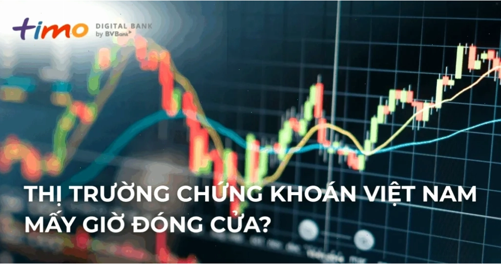 Nhà đầu tư theo dõi bảng giá chứng khoán cuối phiên
