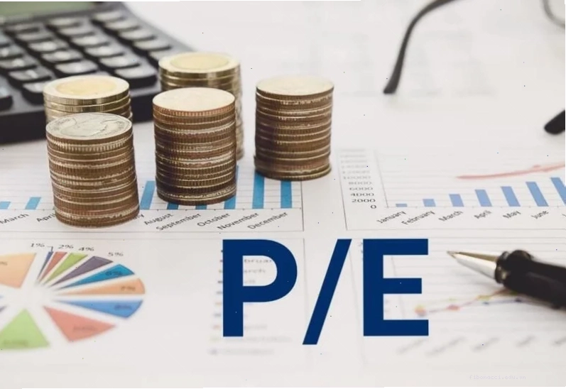So sánh P/E với thị trường